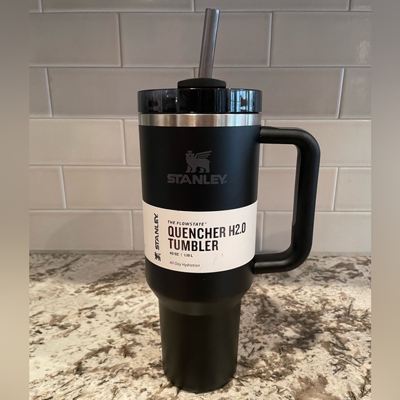 🖤NWT STANLEY -THE QUENCHER H2.0 FLOWSTATE™ TUMBLER | 40 OZ - BLACK🖤 - Picture 1 of 2